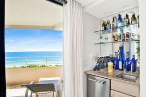 Private kitchen - Gulf Front Condo with Stunning Views! (Pensacola)