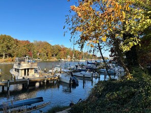 Marina - 4BR Family Retreat Near Annapolis w/ Large Yard (Annapolis)