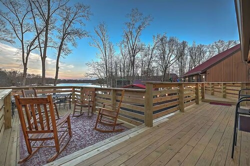 One Pointe Luxury Lake Retreat – 4BR/4BA Comfort & Style