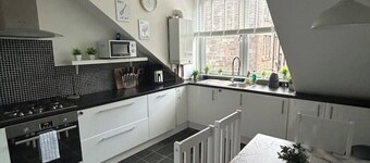 The Bay View Apartment: Calm Gourock Apartment, Close to Waterfront & Transport