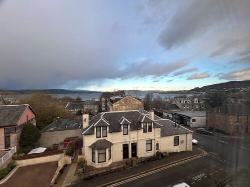 The Bay View Apartment: Calm Gourock Apartment, Close to Waterfront & Transport
