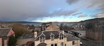 The Bay View Apartment: Calm Gourock Apartment, Close to Waterfront & Transport