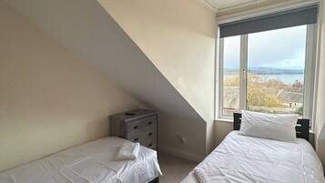 2 bedrooms, iron/ironing board, travel cot, free WiFi