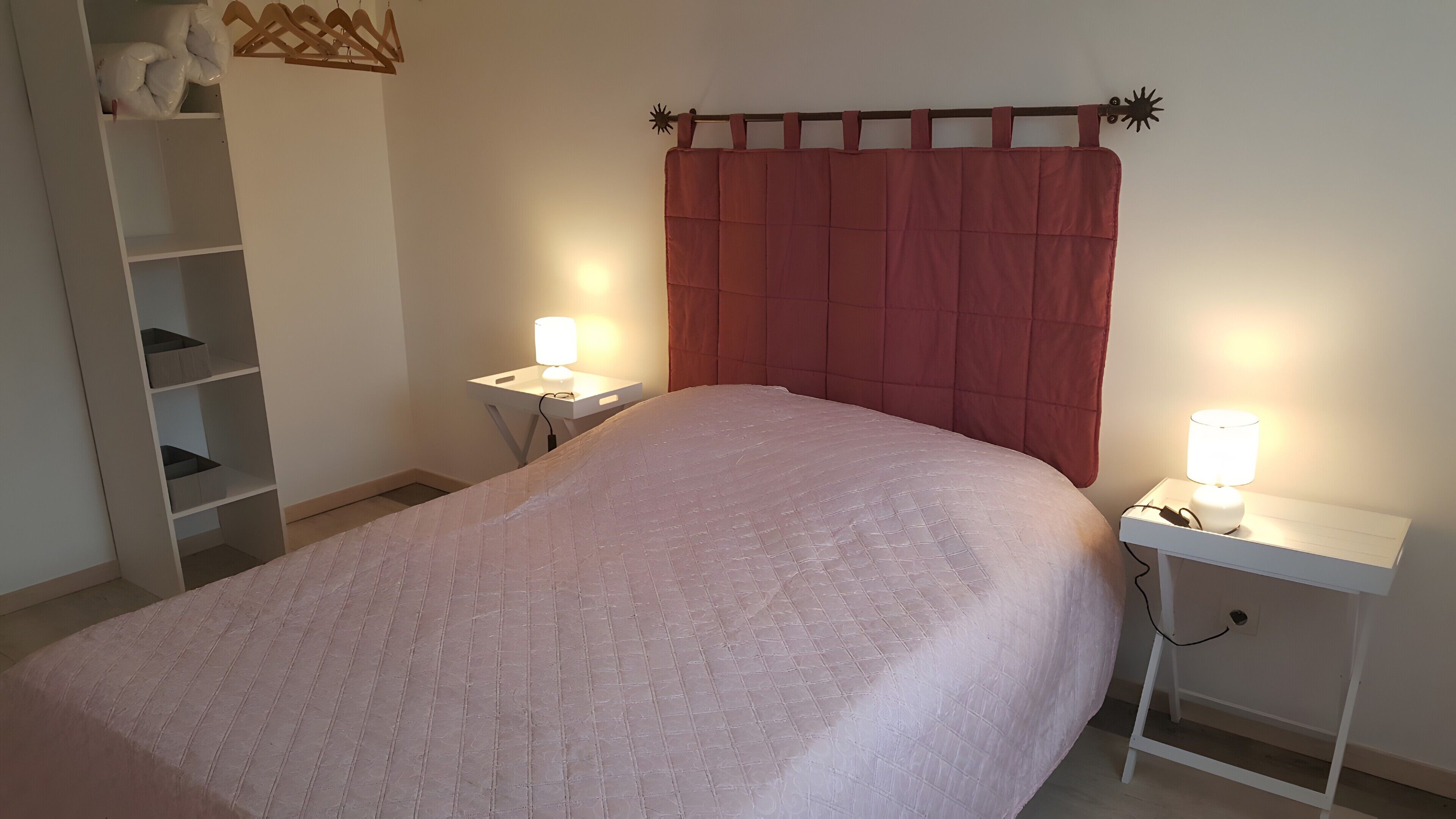 Iron/ironing board, WiFi, bed sheets