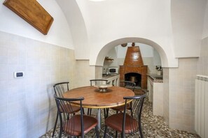 Dining - Trullo, Borgo Tortorella (Impalata)