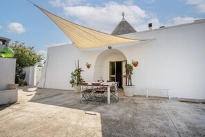 Outdoor dining - Trullo, Borgo Tortorella (Impalata)
