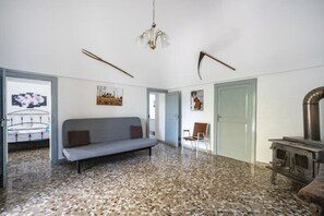 Living area - Trullo, Borgo Tortorella (Impalata)