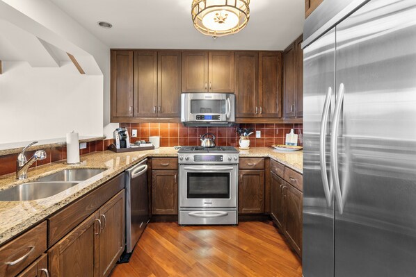Private kitchen - NEW! Luxury Penthouse Suite at Suncadia |Panoramic Views (Cle Elum)
