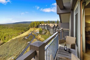 Property grounds - NEW! Luxury Penthouse Suite at Suncadia |Panoramic Views (Cle Elum)