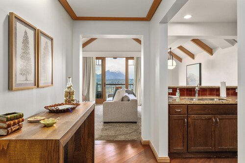 NEW! Luxury Penthouse Suite at Suncadia |Panoramic Views