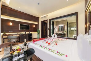 Deluxe Room | Egyptian cotton sheets, premium bedding, down comforters - Latauli Sanctuary (Kalika)