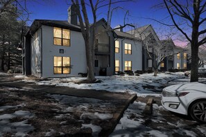 Exterior - Contemporary Comfort at 502 (Louisville)