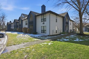 Exterior - Modern Ease at The Taylor (Louisville)