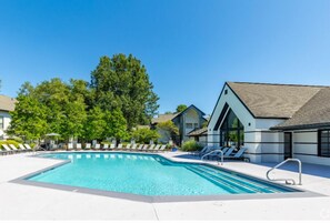 Pool - Your Modern Escape at 502 (Louisville)