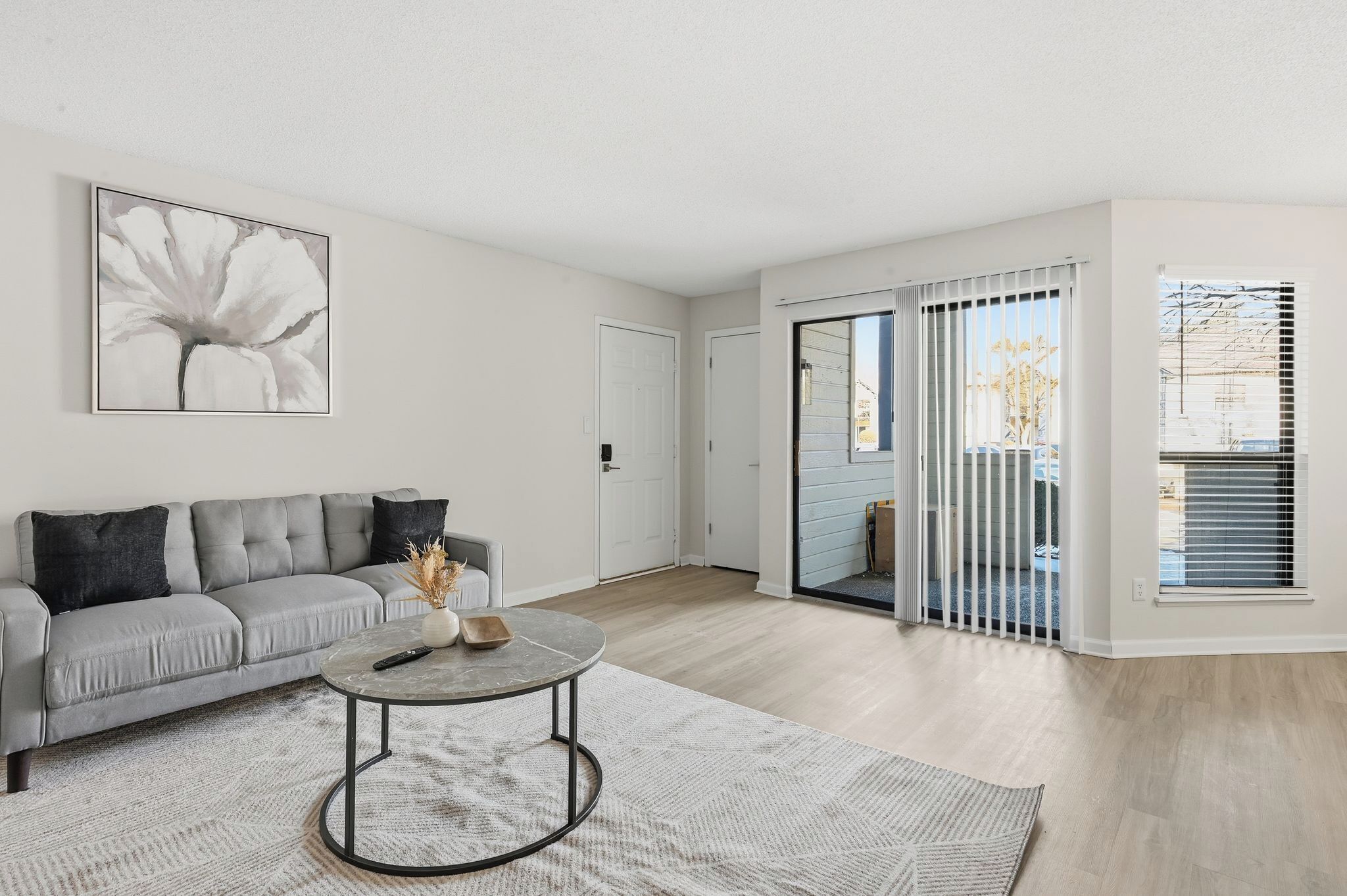 Televisión y chimenea 