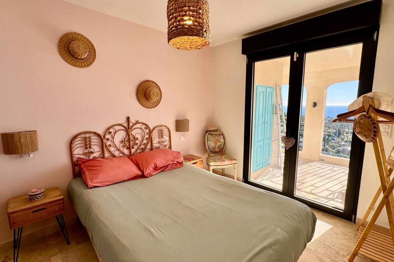 Iron/ironing board, Internet, bed sheets