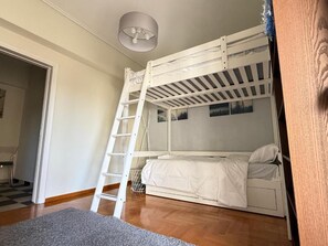 2 habitaciones, tabla de planchar con plancha, internet y ropa de cama 