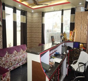 Lobby - M K Hotel And Restaurant (Jammu)