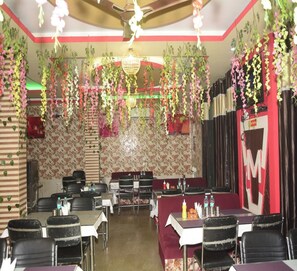 Dining - M K Hotel And Restaurant (Jammu)