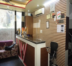 Lobby - M K Hotel And Restaurant (Jammu)