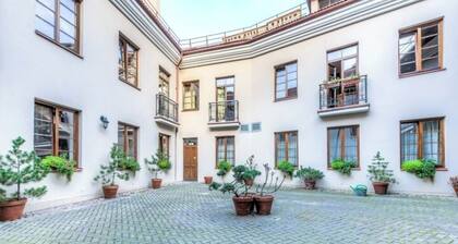 Charming Seaside-Style Apartment in the Heart of Old Town – Dysnos Avenue