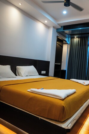 Premium Double Room | Free rollaway beds, free WiFi, bed sheets - chakoram (Port Blair)