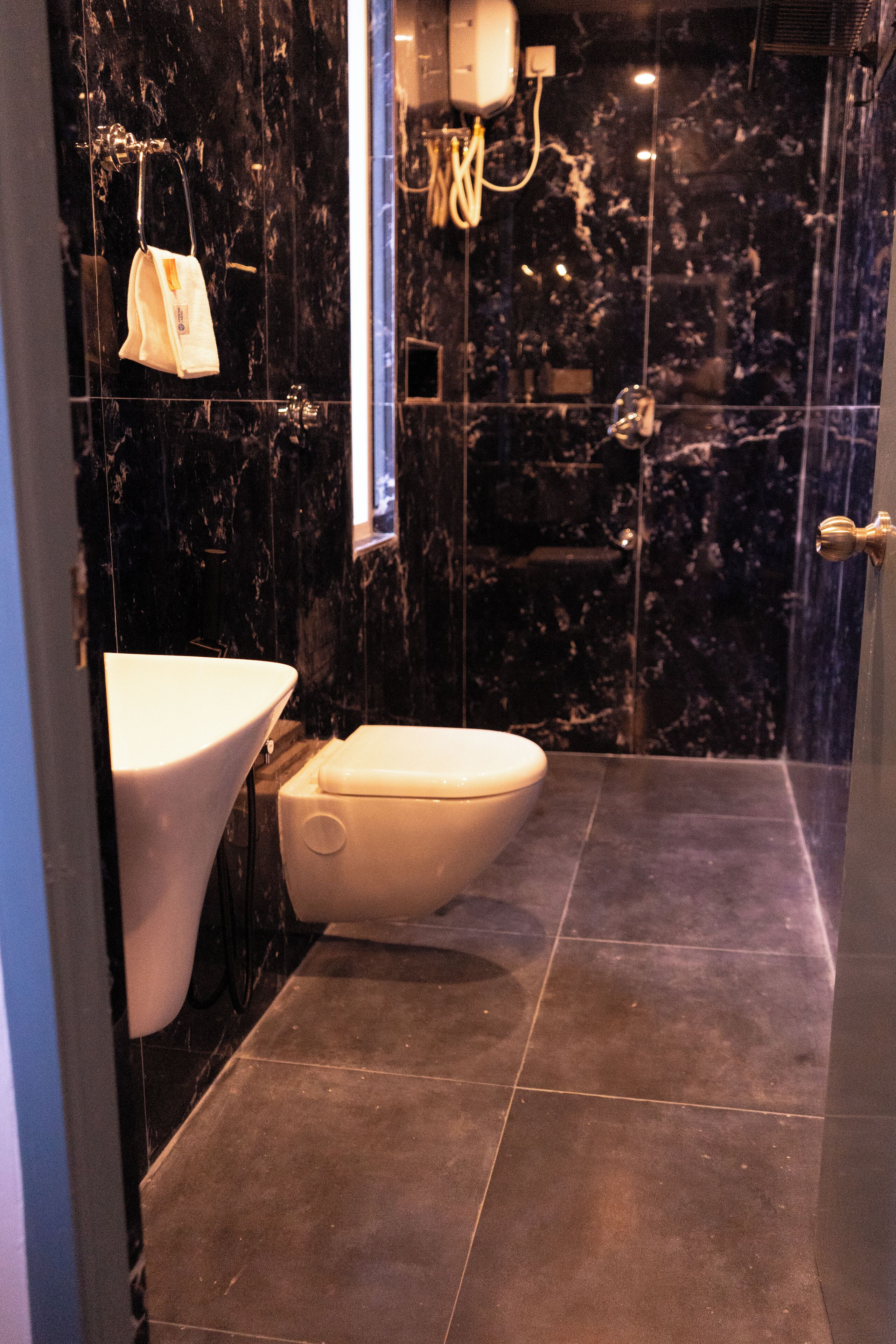 Premium Double Room | Bathroom | Shower, towels, soap, shampoo