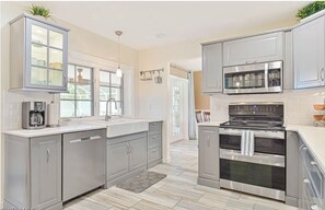 Microwave, oven, stovetop, dishwasher - Sunshine Oasis Pool/Spa Retreat–Pool Heat Included (Cape Coral)