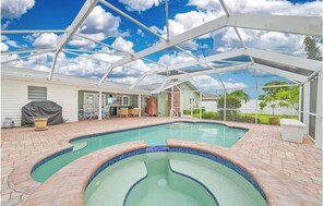 Pool - Sunshine Oasis Pool/Spa Retreat–Pool Heat Included (Cape Coral)