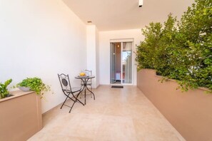 Outdoor dining - Estro, Euphoria elegant rooms (Puglia)
