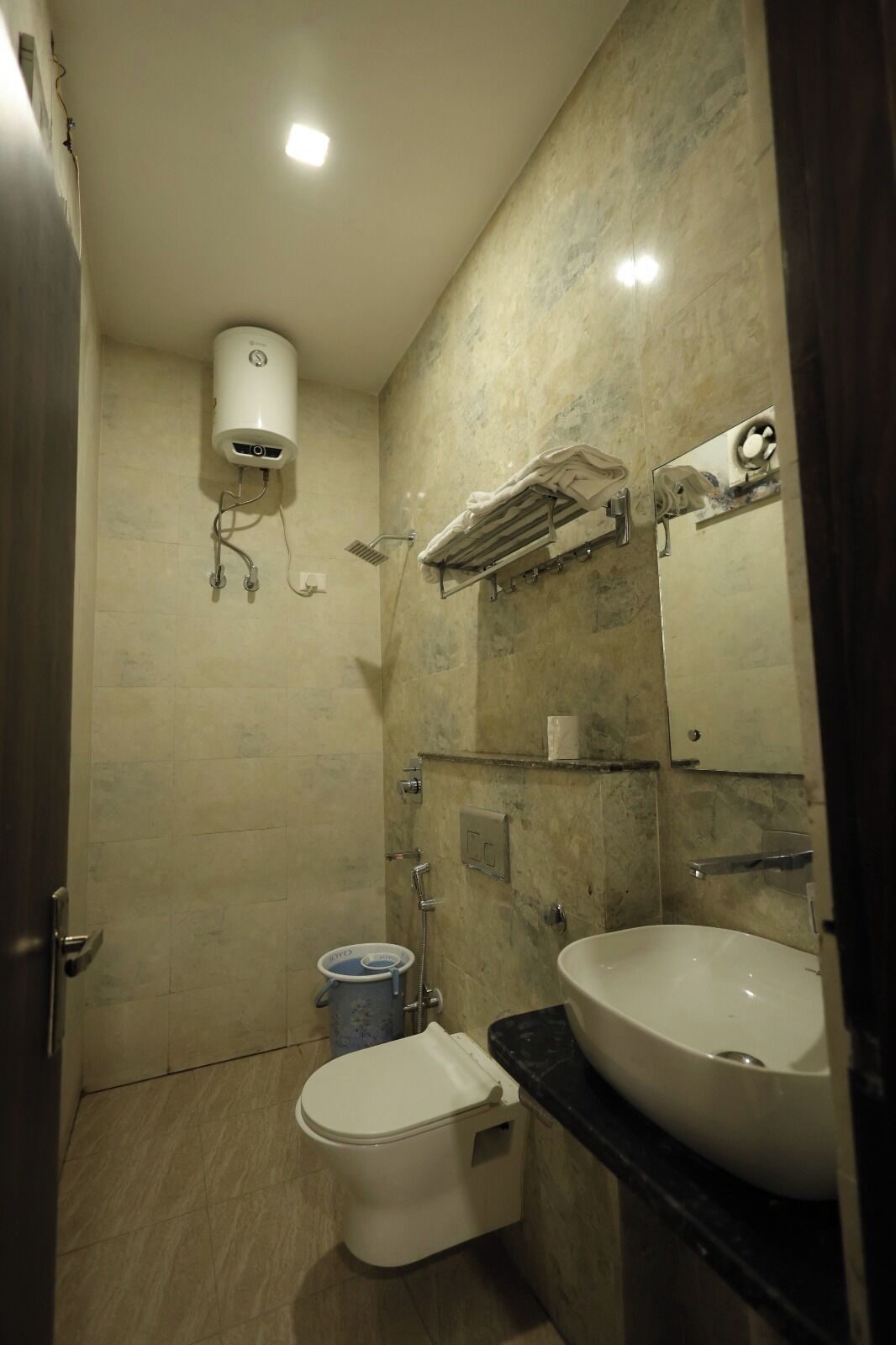 Habitación Deluxe doble | Baño | Artículos de higiene personal gratuitos, toallas, jabón y champú