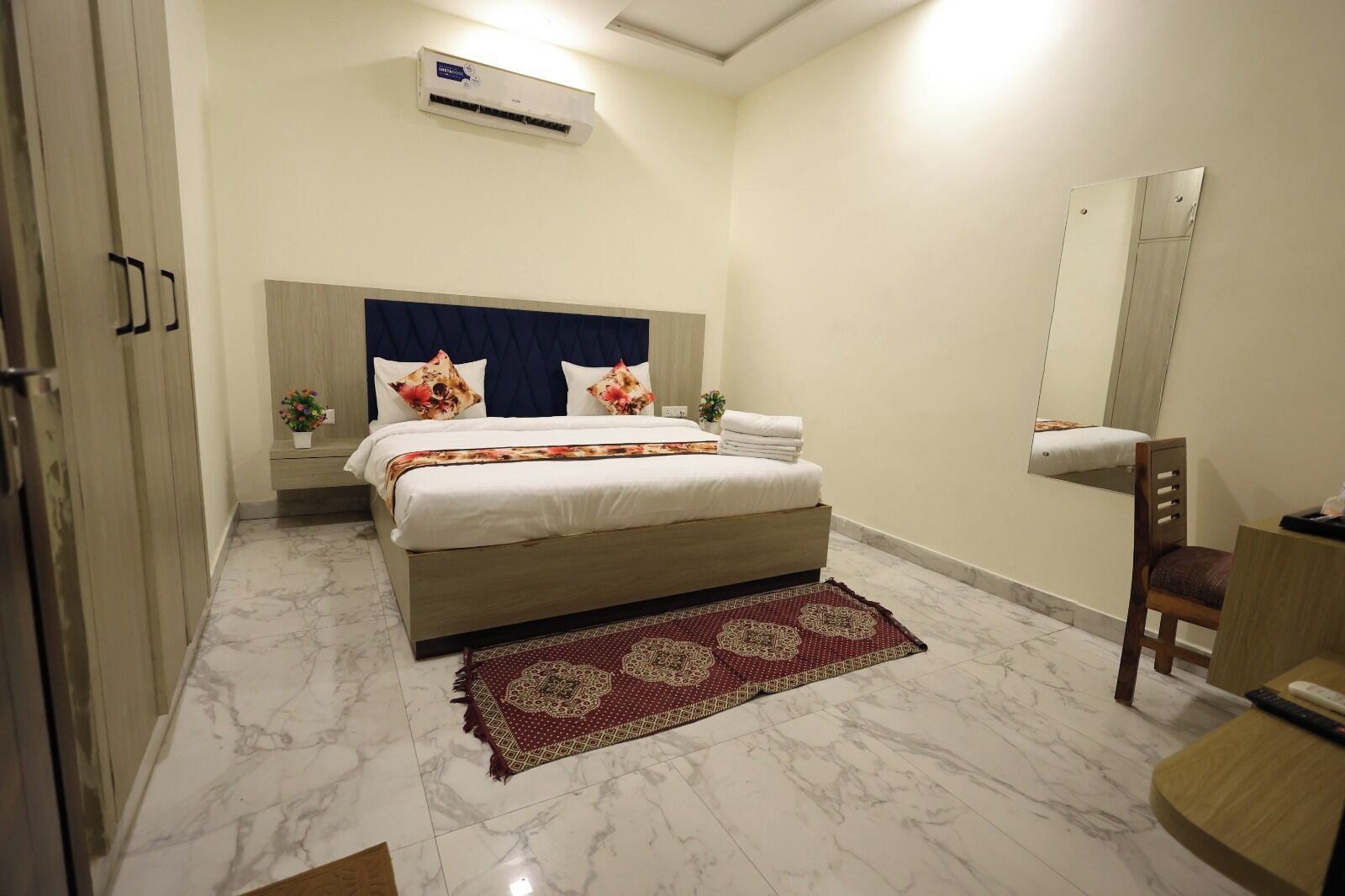 Deluxe Double Room | Individually decorated, individually furnished, desk, laptop workspace