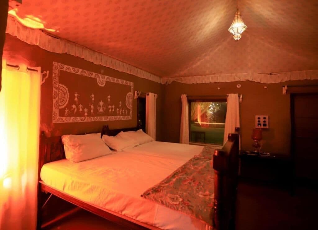 Laptop workspace, soundproofing, free WiFi