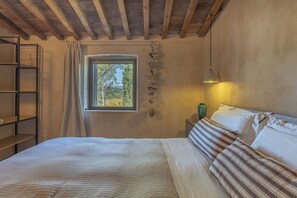2 bedrooms, iron/ironing board, travel cot - Brezza: Panoramic Farmhouse Apt with Pool & 2 Double Bedrooms (Suvereto)