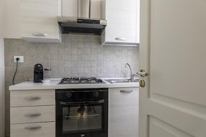 Huoneisto, lemmikit sallittu | Yksityinen keittiö | Mikroaaltouuni, uuni, liesi, keittoastiat/astiat/ruokailuvälineet