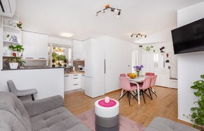 Comfort Apartment, Balcony, Partial Sea View | Living area - Apartment Lukre (Dubrovnik)