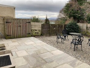 Outdoor dining - Harlech Castle and Beach Home (Harlech)