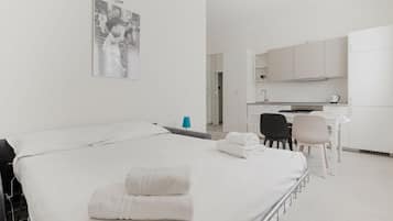 1 camera, ferro/asse da stiro