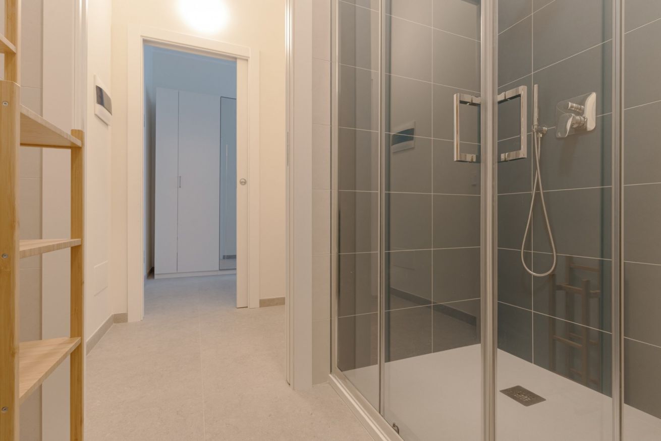 Douche, bidet, serviettes fournies