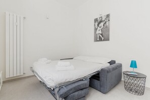 1 camera, ferro/asse da stiro
