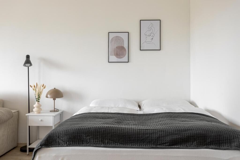 Laptop workspace, iron/ironing board, free WiFi