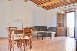 TV - Casalappi two-bedroom 3-bedroom apartment in hamlet with pool (Campiglia Marittima)