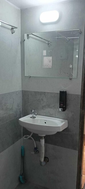 ฝักบัว, ของใช้ในห้องน้ำฟรี, ผ้าเช็ดตัว, สบู่