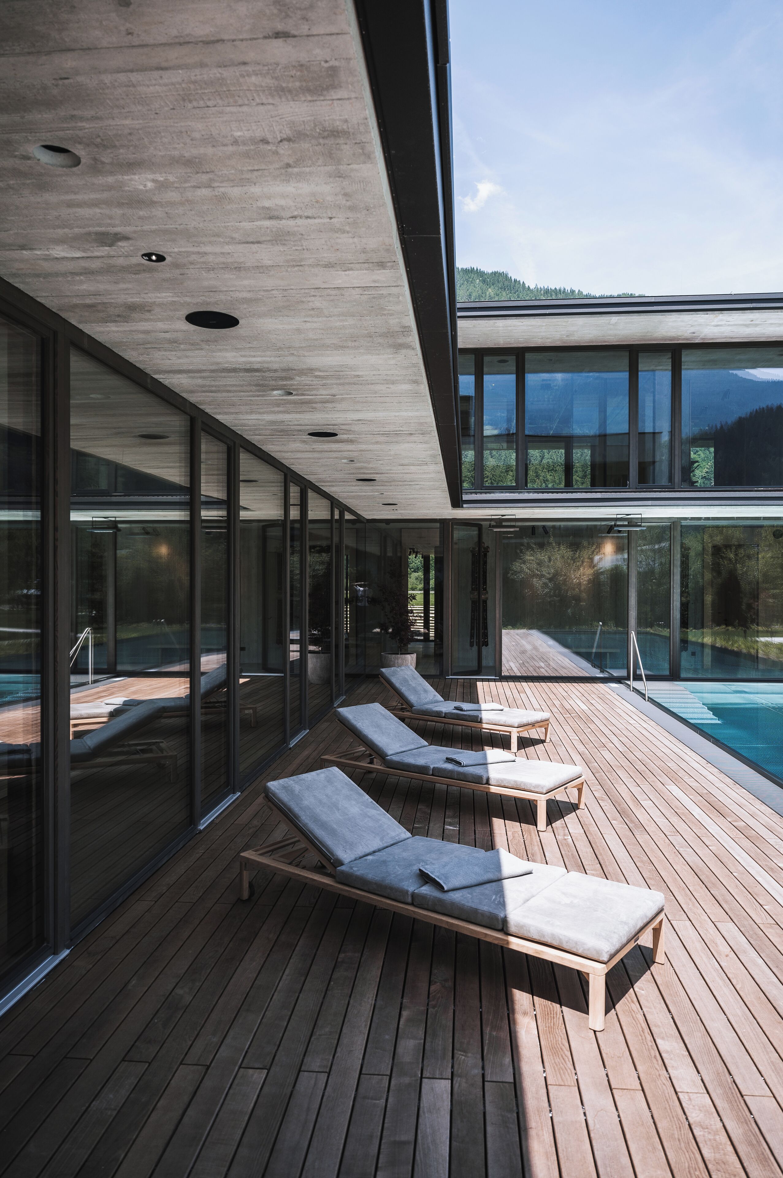 Outdoor pool, pool umbrellas, sun loungers