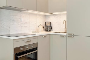 Kühlschrank, Ofen, Herdplatte, Geschirrspüler
