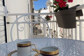 Outdoor dining - Maggie's home (Castellana Grotte)
