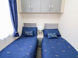 2 bedrooms, individually decorated, individually furnished, free WiFi - 33 Woodpecker Lodge (New Quay)