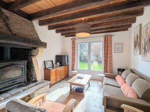 TV - Tranquil Cottage, 3 Bedrooms, Enclosed Garden (Nuret-le-Ferron)