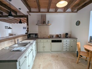 Fridge, microwave, dishwasher - Tranquil Cottage, 3 Bedrooms, Enclosed Garden (Nuret-le-Ferron)