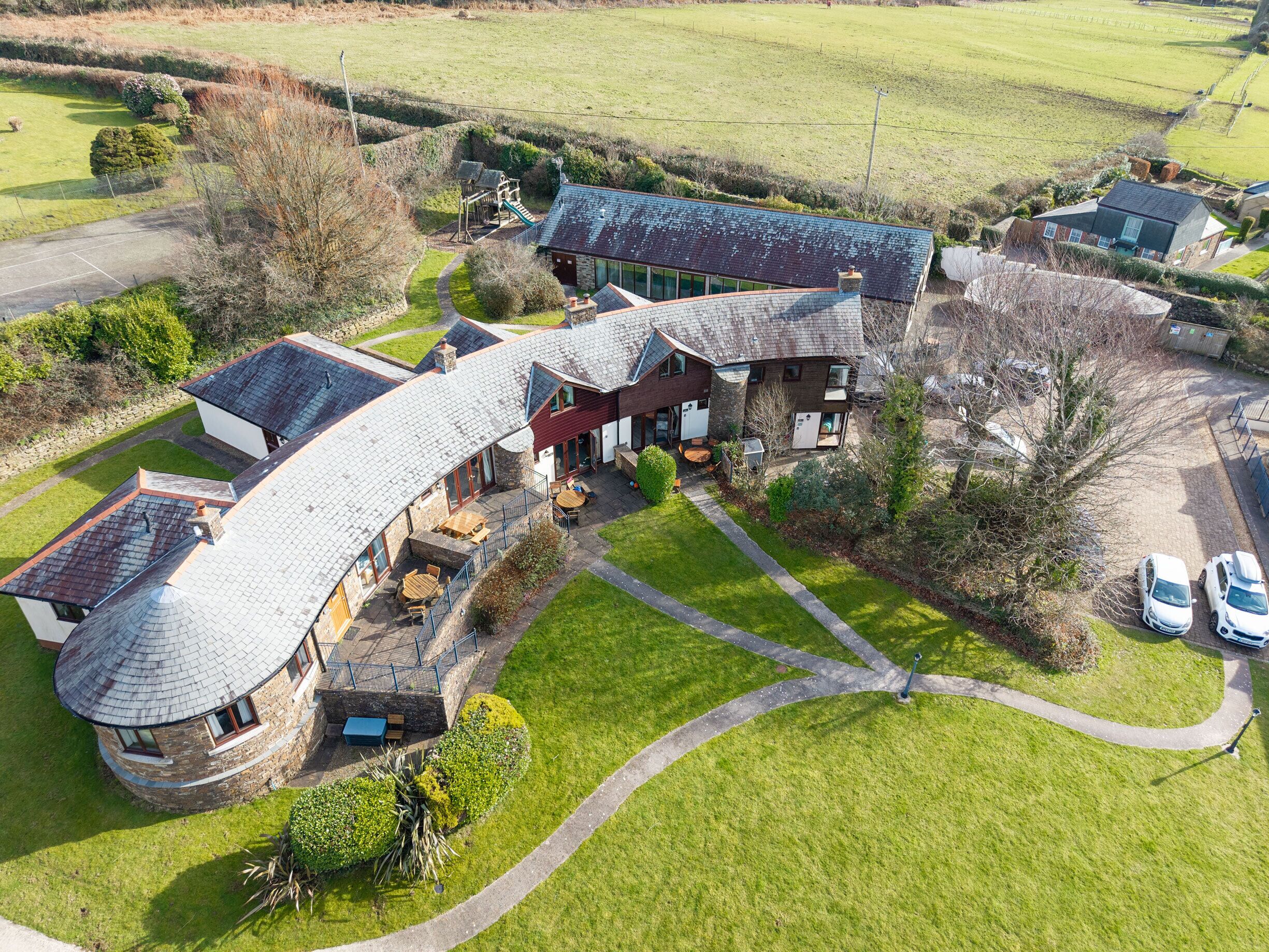 المنشأة من الخارج